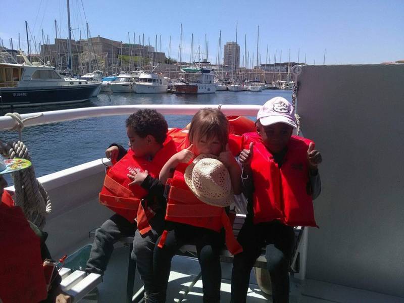 Embarquez des enfants en bateau à Marseille 